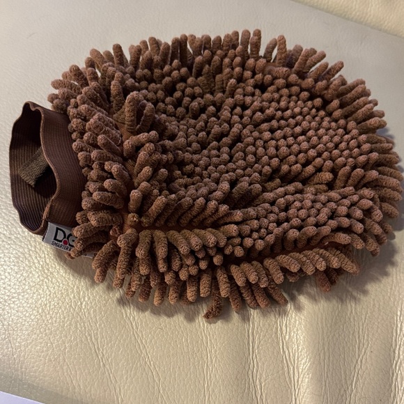 DGS Dirty Dog Grooming Mitt - Picture 1 of 7